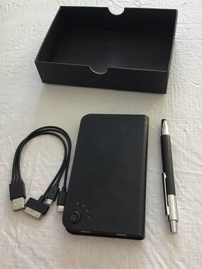 Universal Black Portable Power Bank with Multi-Connector Cable NWOT ##